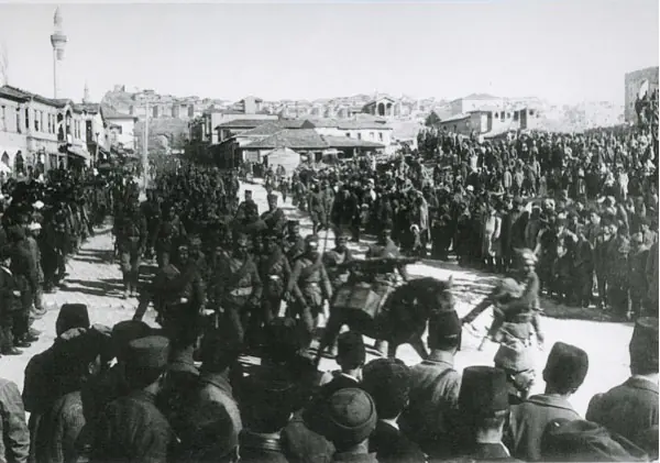 15 Ağustos 1922de Ulus Meydanı, anıt henüz dikilmemişti